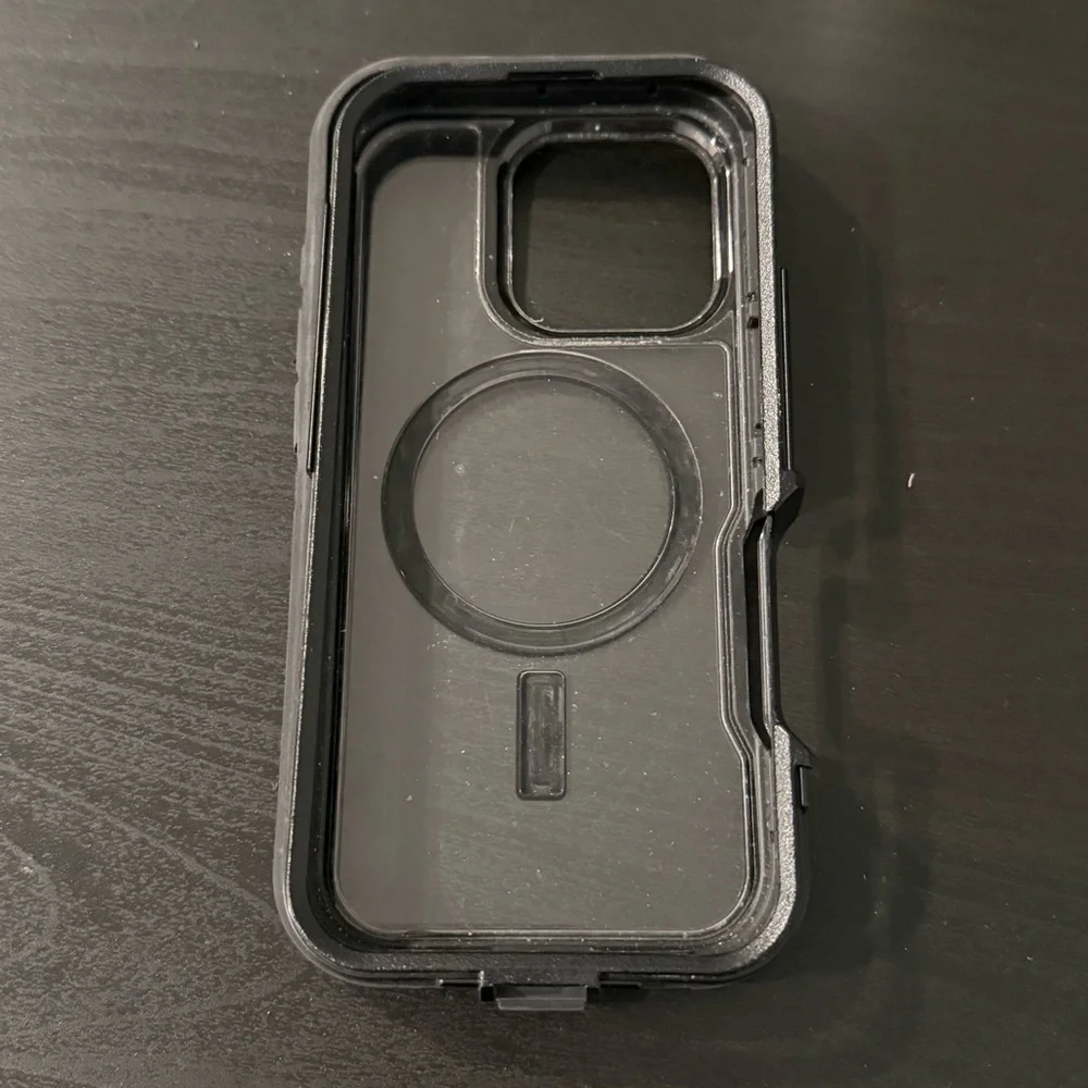 iPhone 16 Pro Otterbox Defender Case